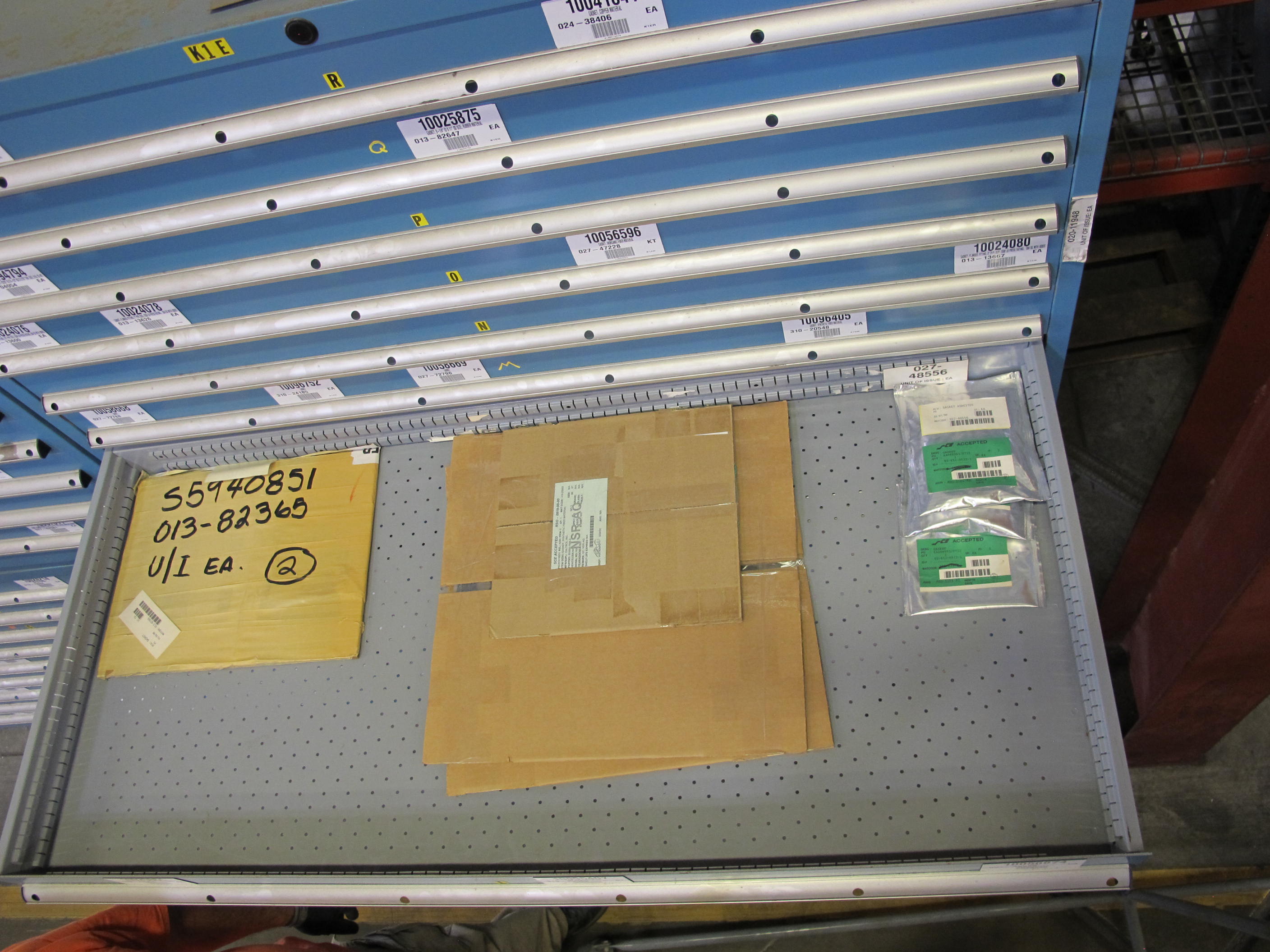 LISTA HEAVY DUTY 9-DRAWER PARTS CABINET W/ CONTENTS (W-50) LOADING & HANDLING FEE $25-